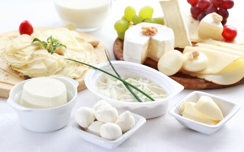 六瓣饮食的第五天专门使用白软干酪、酸奶和牛奶。