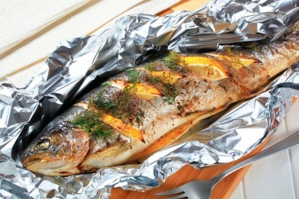 遵循美极饮食，晚餐用锡箔纸烤鱼